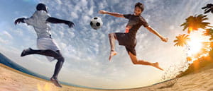 Giocatori di beach soccer in azione