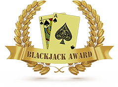 Un trofeo e delle carte da blackjack