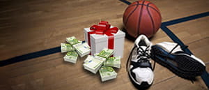 Scarpe e pallone da basket con soldi e un pacco regalo a significare le promozioni sul basket