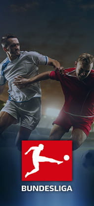 Un contrasto di gioco durante una partita di calcio in notturna e il logo della Bundesliga
