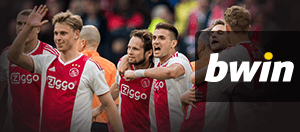 Alcuni calciatori del PSV Eindhoven in azione durante una partita e il logo di bwin