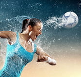 Colpo di testa di una calciatrice