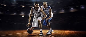 Due cestisti in azione