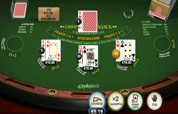 Una partita con tre mani al tavolo del Cashback Blackjack, con l'opzione cashback in evidenza