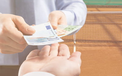 Un giocatore di tennis accetta del denaro per combinare un match
