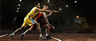 Due giocatori di basket in azione
