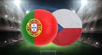 Uno stadio da calcio e le bandiere del Portogallo e della Repubblica Ceca