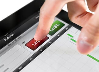 Un dito che preme il pulsante lay nel betting exchange