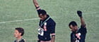Il pugno alzato con il guanto nero di Smith e Carlos alle Olimpiadi di Messico 1968