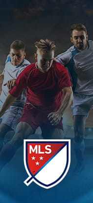 Alcuni giocatori di calcio in azione durante una partita e il logo della MLS