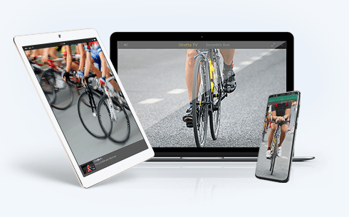 Un laptop, uno smartphone e un tablet connessi ad un sito di scommesse con live streaming di ciclismo