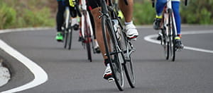 Dei ciclisti in azione