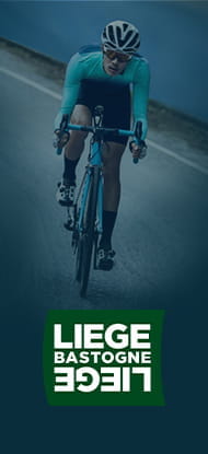 Un ciclista impegnato su una salita e il logo della Liegi-Bastogne-Liegi