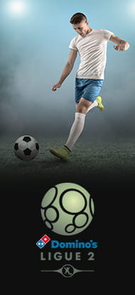 Un calciatore in azione e il logo della Ligue 2