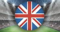 Uno stadio calcistico e la bandiera del Regno Unito