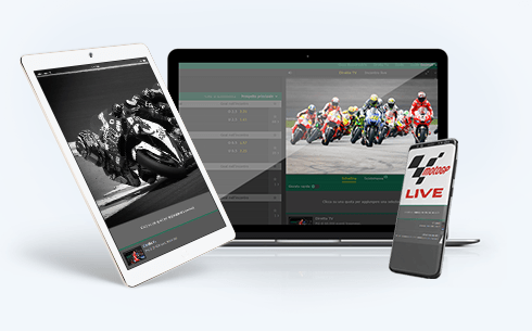 Un laptop, uno smartphone e un tablet connessi al sito di un bookmaker con la sezione live per la MotoGP