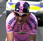 Marco Pantani in maglia rosa