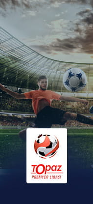 Un calciatore va al tiro e il logo della Premier League Azerbaijan