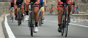 Dei ciclisti in azione