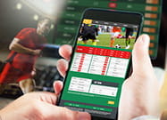 Uno smartphone con un app scommesse che trasmette una partita di calcio in streaming