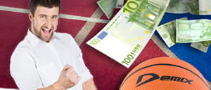 Un uomo che esulta, un pallone da basket e delle banconote da 100 euro