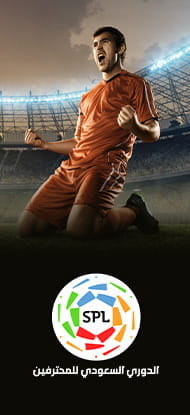 Un calciatore esulta dopo un gol e il logo della SPL