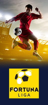 Un giocatore di calcio in azione e il logo della Superliga