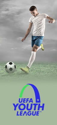 Un calciatore va al tiro e il logo della Youth League