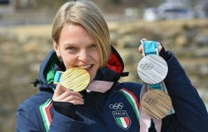 Arianna fontana con le medaglie vinte a PyeongChang 2018