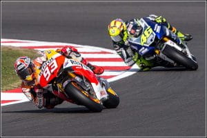 Marc Marquez e Valentino Rossi in pista in sella alle loro moto