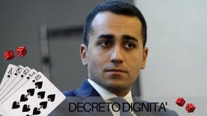 Il Ministro del Lavoro Luigi Di Maio con carte da gioco e dadi