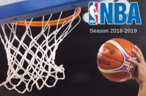 Palla da basket, un canestro e il logo NBA della stagione 2018-2019