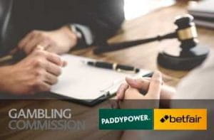 Martelletto da giudice, mani che scrivono una sanzione, i loghi di UK Gambling Commission e PaddyPower Betfair