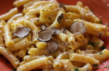 Un piatto di pasta al tartufo