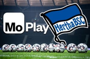 Una serie di palloni da calcio disposti in uno stadio, con i loghi di MoPlay e dell'Hertha Berlino