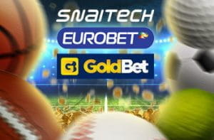 Uno stadio affollato, con dei palloni da calcio, basket e football americano e due palline da tennis e baseball, e i loghi di Snaitech, Eurobet e GoldBet