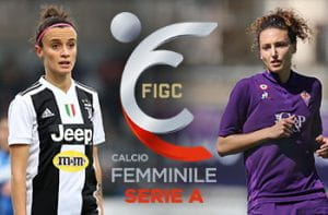 Barbara Bonansea con la maglia della Juventus, Ilaria Mauro con quella della Fiorentina e il logo della Serie A femminile di calcio