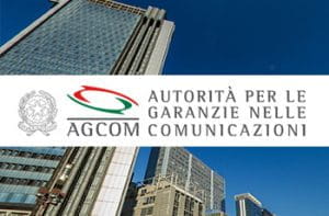 Il logo dell'AGCOM e la sede dell'agenzia a Napoli