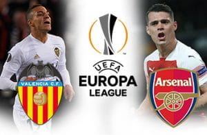 Rodrigo e lo stemma del Valencia, Granit Xhaka e lo stemma dell'Arsenal e il logo dell'Europa League
