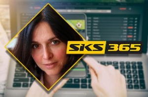 Isabella Cattan, marketing director di SKS365, il logo dell'azienda e sullo sfondo un computer portatile connesso a un bookmaker online