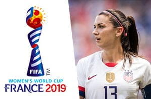 Alex Morgan con la maglia della Nazionale USA e il logo della Coppa del Mondo di calcio femminile 2019