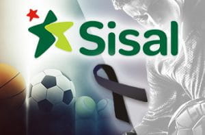 Un calciatore, il logo di Sisal e il nastro nero simbolo del lutto