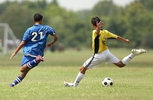 Due calciatori generici in azione