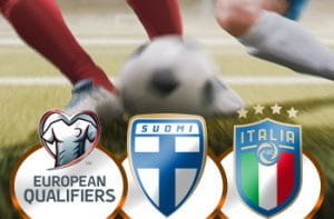 Il logo delle qualificazioni agli Europei di calcio, il logo della Federazione calcistica della Finlandia, il logo della Nazionale di calcio dell’Italia, sullo sfondo dei calciatori generici