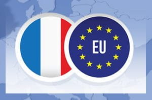 La bandiera della Francia e quella dell'Unione Europea