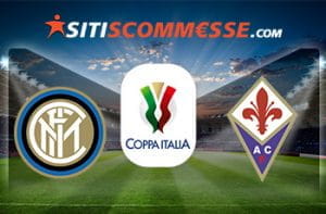 Uno stadio da calcio e i loghi di Inter, Fiorentina e della Coppa Italia