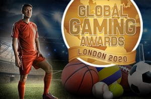 Un atleta, palle da gioco di vari sport e il logo dei Global Gaming Awards 2020 di Londra