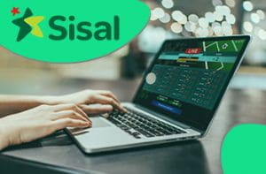 Il logo di Sisal e un desktop aperto su un sito scommesse online