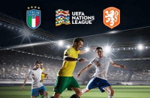 Il logo della nazionale Italiana, il logo della nazionale olandese, il logo della UEFA Nations League, dei giocatori di calcio in azione