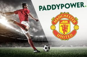 I loghi di Paddy Power e Manchester United e un calciatore al tiro